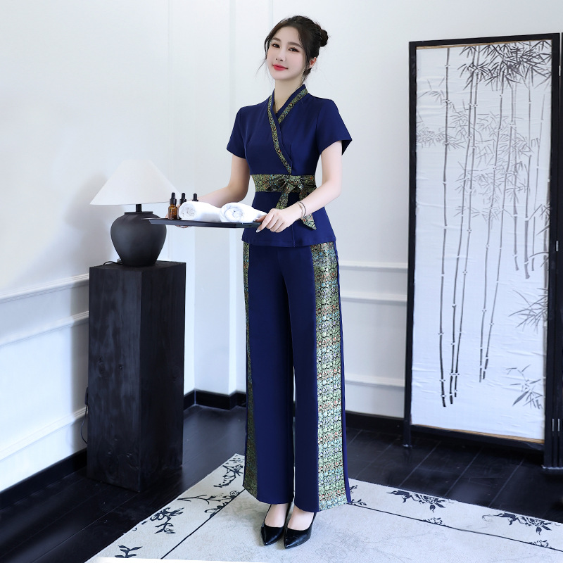 タイのウェルネスセンター女性用スパフットマッサージ技術者作業 - Wellness Spa And Massage のレビューと価格