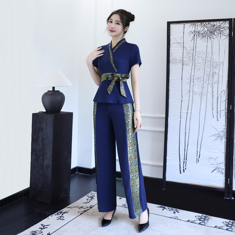 タイのウェルネスセンター女性用スパフットマッサージ技術者作業 - Wellness Spa And Massage のレビューと価格