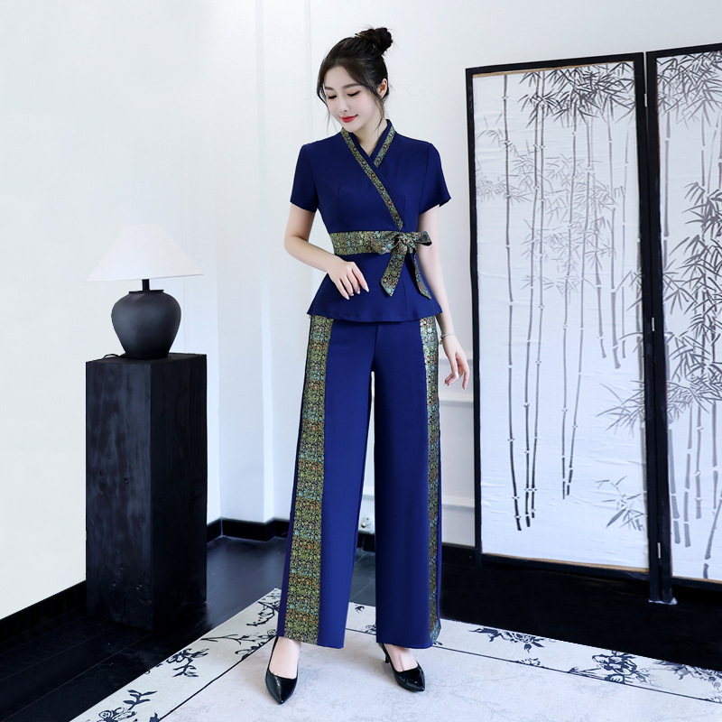 タイのウェルネスセンター女性用スパフットマッサージ技術者作業 - Wellness Spa And Massage のレビューと価格